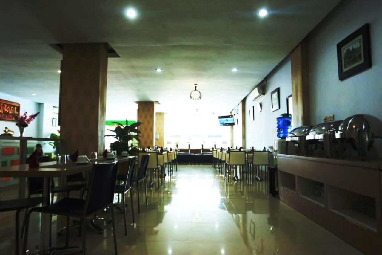 Urbanview Hotel Mulia Indah Palopo Exterior foto
