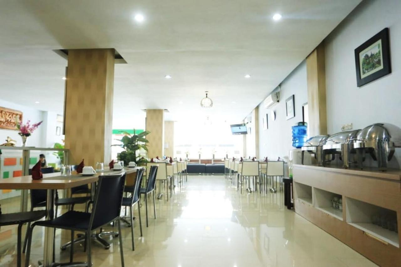 Urbanview Hotel Mulia Indah Palopo Exterior foto