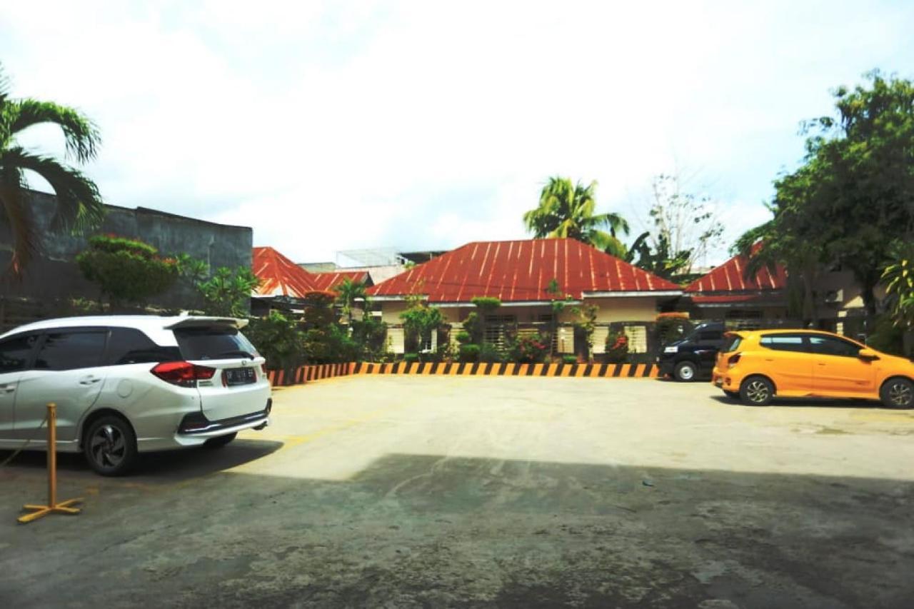 Urbanview Hotel Mulia Indah Palopo Exterior foto