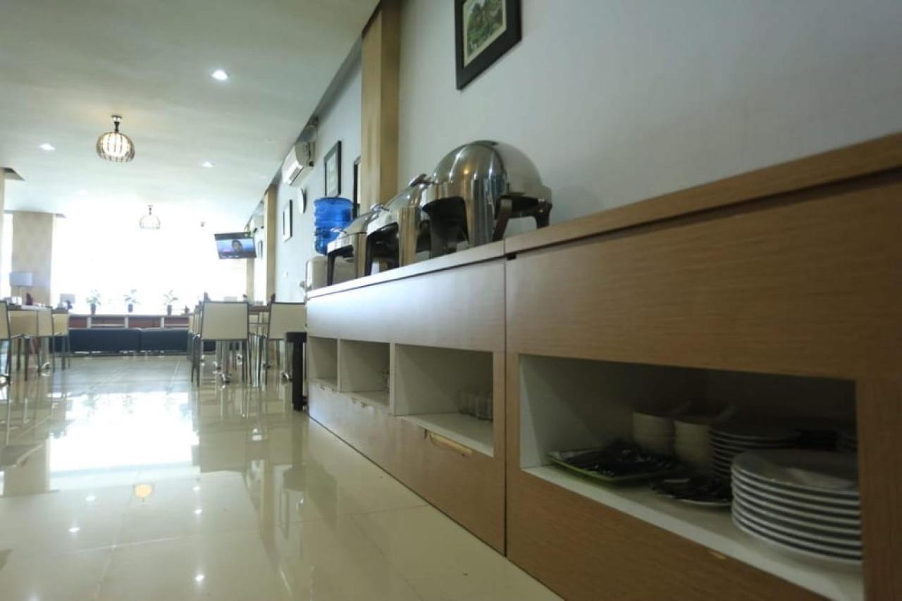 Urbanview Hotel Mulia Indah Palopo Exterior foto